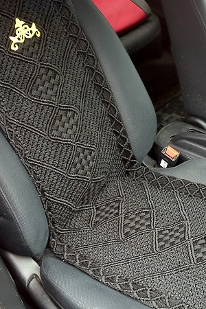 Черные накидки на серые кресла